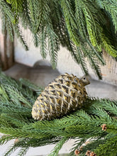 Load image into Gallery viewer, Nature's Masterpiece Pinecone Ornament
