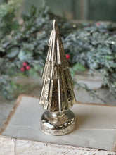 Load image into Gallery viewer, Glimmering Facet Fir