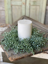 Load image into Gallery viewer, Shimmering Tremble Leaf Candle Ring - Christmas Greenery - Winter Decor