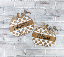 Load image into Gallery viewer, Personalized Family Pumpkin Leaning Sign