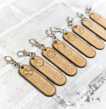 Load image into Gallery viewer, Dad/Mom Wood Sports Tassel Keychain - Personalized Gift