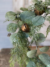 Load image into Gallery viewer, Gold Song Eucalyptus Garland |
