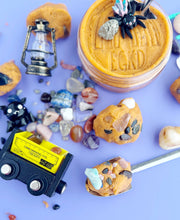 Load image into Gallery viewer, Crystal Cavern (Prickly Pear) KidDough Play Kit featuring Wigglitz
