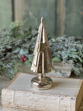 Load image into Gallery viewer, Glimmering Facet Fir
