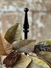 Load image into Gallery viewer, Finial Wreath Holder
