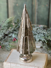 Load image into Gallery viewer, Glimmering Facet Fir
