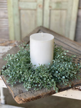 Load image into Gallery viewer, Shimmering Tremble Leaf Candle Ring - Christmas Greenery - Winter Decor
